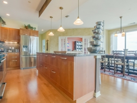 Listing of the Week: 1522 on the Lake