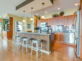 Listing of the Week: 1522 on the Lake