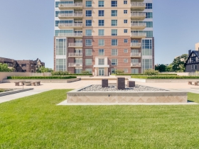 Listing of the Week: 1522 on the Lake