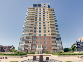 Listing of the Week: 1522 on the Lake