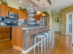 Listing of the Week: 1522 on the Lake