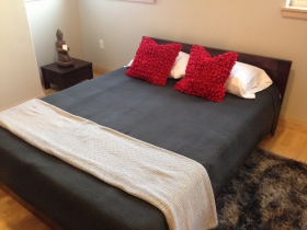 Queen size bed.
