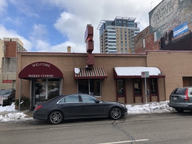Maharaja, 1550 N. Farwell Ave.