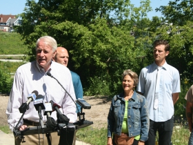 Mayor Barrett thanks DPW.