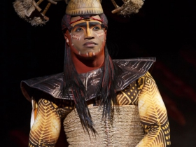 L. Steven Taylor as Mufasa in THE LION KING National Tour.