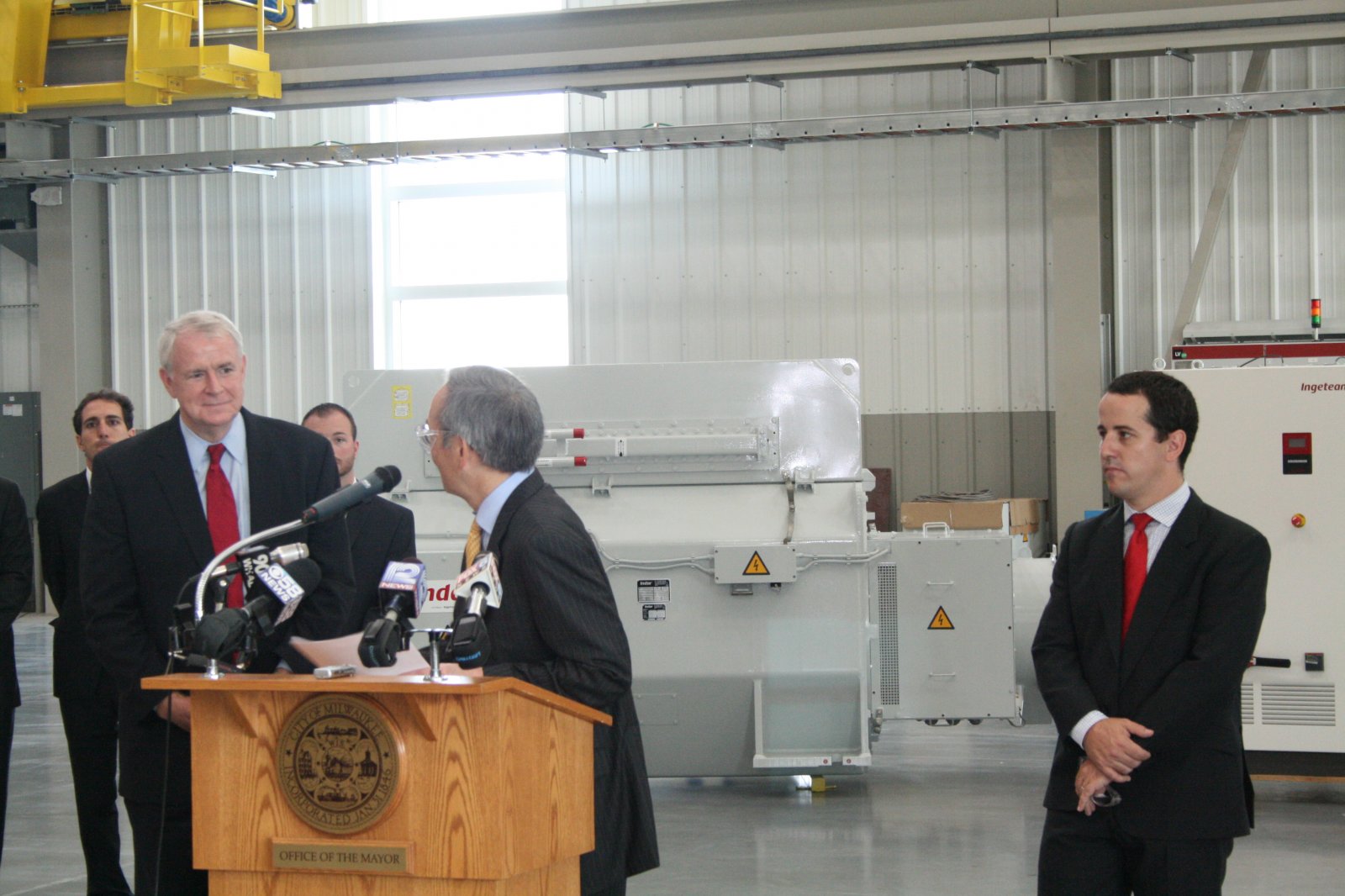 Photo Gallery: U.S. Energy Secretary Steven Chu Visits Ingeteam