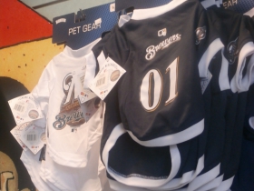 Brewers gear for pets.