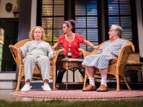 L-R: Jenny Wanasek as Sonia, Rána Roman as Cassandra, C. Michael Wright as Vanya