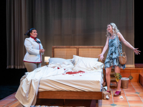 Milwaukee Repertory Theater presents Espejos: Clean in the Stiemke Studio, April 8 – May 11, 2025. Pictured: Regina Carregha as Adriana and Dylan Brown as Sarah