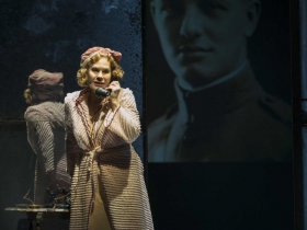 Milwaukee Repertory Theater presents “The Glass Menagerie” in the Quadracci Powerhouse March 7 – April 9, 2017. Featuring Hollis Resnik.