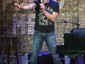 Milwaukee Repertory Theater presents Piano Men in the Stackner Cabaret January 7 – February 27, 2022. Pictured: Steve Watts