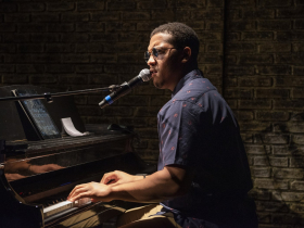 Milwaukee Repertory Theater presents Piano Men in the Stackner Cabaret January 7 – February 27, 2022. Pictured: Nygel D. Robinson