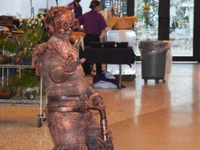 Alice Wilson (the Living Statue)