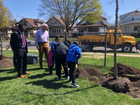 Zablocki Students Plant a Tree