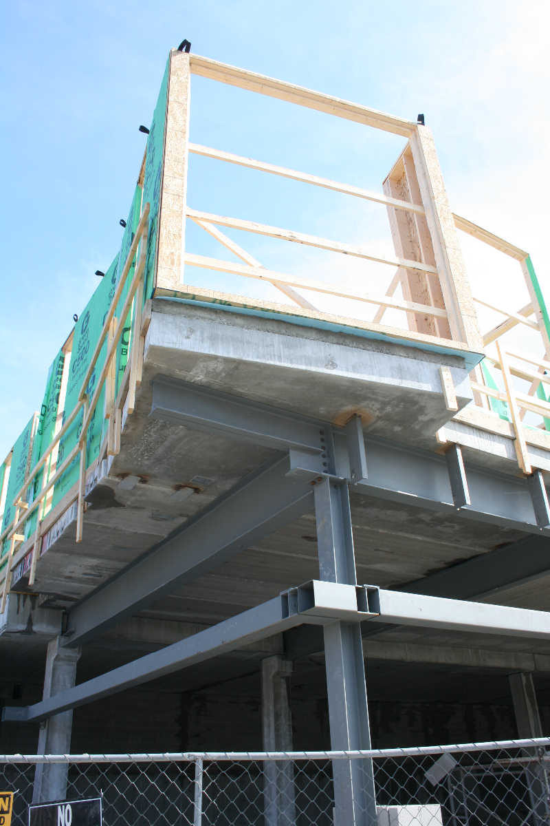 Friday Photos: Pizza Man Gone and Apartments Arise