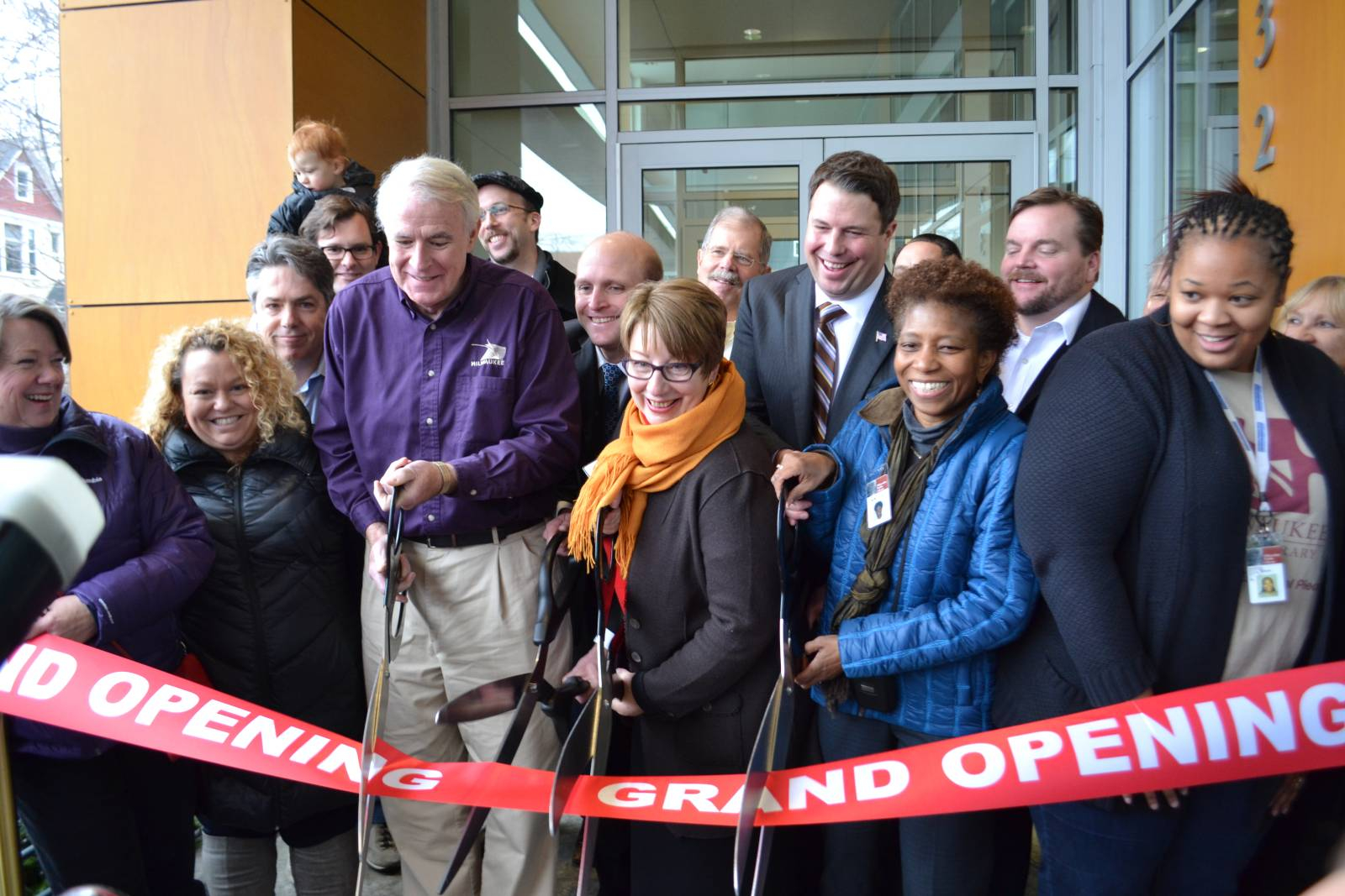 Plenty of Horne: Huge Turnout for East Library Opening
