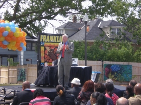 Mayor Barrett speaking at the Franklin Square Apartments celebration.