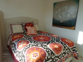 Second bedroom.