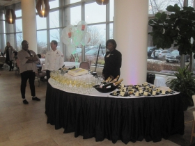Cake, champagne and non-alcoholic French cider