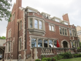 A Classic Ferry & Clas Mansion
