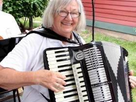 Accordionist, Carol Karps from Music From The Hart