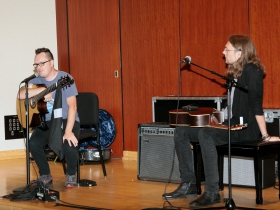 Antoine Dufour answers questions from the audience at the Fingerstyle Master Class with Antoine Dufour & Mike Dawes.