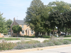 Grange Avenue with rain garden in the median