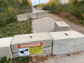 Oak Leaf Trail Closed