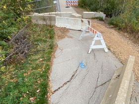 Oak Leaf Trail Closed