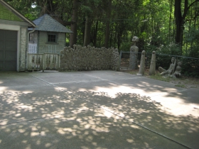 Mary Nohl House driveway.