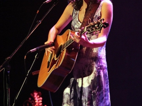 Sarah Lee Guthrie