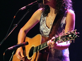 Sarah Lee Guthrie