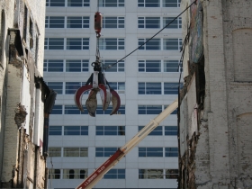 Demolition of the Sydney Hih.