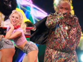 Maxine Hupy performing with CeeLo Green