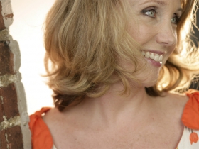 Niffer Clarke channels Julie Andrews in