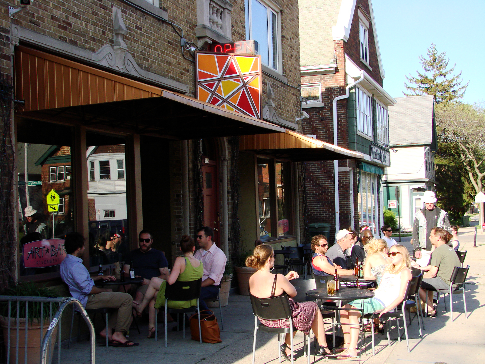 Taverns: Art*Bar Is a Painter’s Paradise