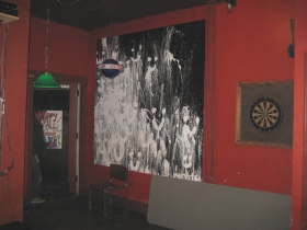That's a genuine dart board. No quarters required.