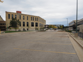 Bottlehouse B (left), Crossroads Plaza and Rivercenter Building