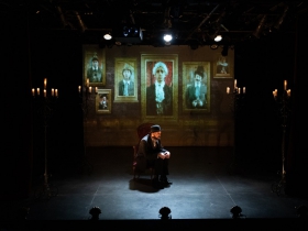 Doug Clemons (Robin Oakapple/Ruthven Murgatroyd) in Skylight Music Theatre and Milwaukee Opera Theatre’s production of Ruddigore running January 3 – January 19, 2020.