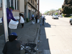 Milwaukeeans cleaning up