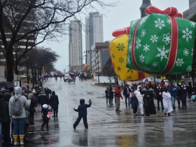 Present balloons