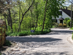 Entrance to N. Gordon Circle