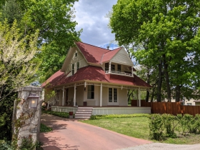 Home on N. Gordon Place at E. Auer Street