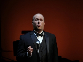 Luke Selker, Tenor.