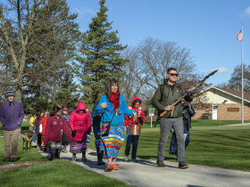 The walk proceeds east through Lincoln Park