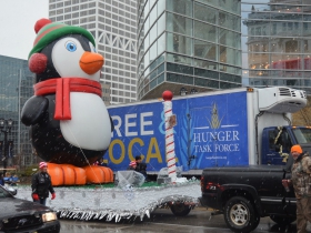 Cold air Christmas penguin balloon float