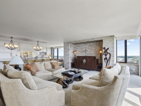 929 N. Astor St., #1906