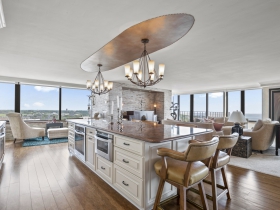 929 N. Astor St., #1906