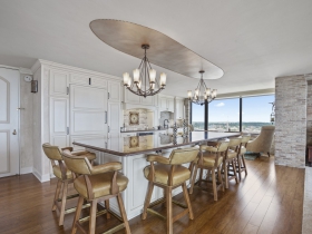929 N. Astor St., #1906