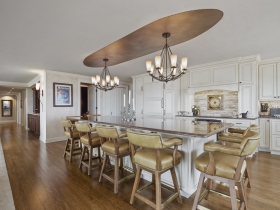 929 N. Astor St., #1906